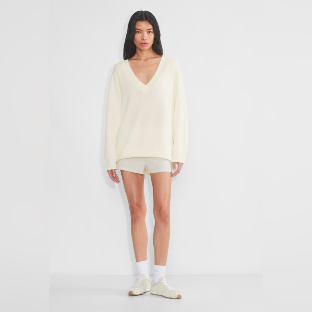 Aritzia - NOSTALGIA MERINO WOOL SWEATER - Light Birch
